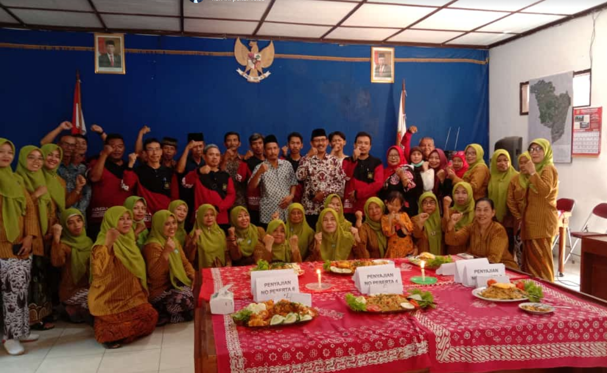 Lomba Masak Nasi Goreng, Lurah dan Pamong serta Staf Hargorejo Meriahkan Peringatan Hari Ibu